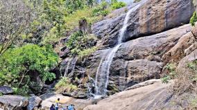 tourists-gathered-at-yercaud-anaivari-muttal