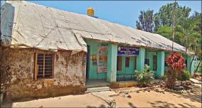 damaged-roof-of-govt-urdu-school