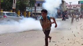 kumbakonam-students-burst-crackers-to-celebrate-the-completion-of-10th-class-examination