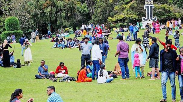 Tourist piled up Ooty after a series of Vacations