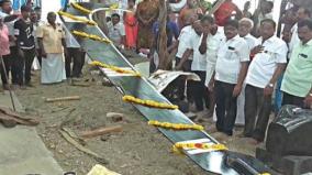 devotee-who-lent-two-21-feet-sickles-weighing-one-ton-to-pallatu-karuppasamy