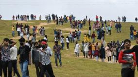 roads-become-one-way-on-kodaikanal-which-is-choked-with-throngs-of-tourists