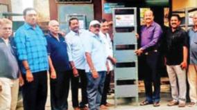 alumni-who-donated-books-rack-to-thirukovilur-library