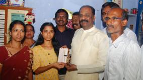 poet-vairamuthu-praised-nandini-with-a-gold-pen-the-student-expressed-her-gratitude-in-poetry