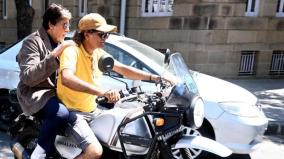 amitabh-bachchan-gets-stuck-in-traffic-takes-lift-from-fan-on-bike-to-reach-shoot-on-time