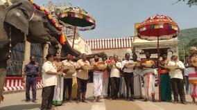 madurai-kallazhagar-temple-vastram-honors-to-sundararaja-perumal-of-malaysia-departure-with-special-poojas