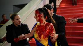 protester-dressed-in-ukrainian-colours-covers-herself-in-fake-blood-on-cannes-red-carpet