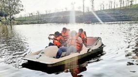 useful-boat-house-on-valparai-tourists-happy