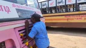 on-his-retirement-day-on-madurai-the-driver-hugged-the-he-worked-govt-bus-on-and-cries