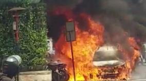 chennai-car-caught-fire-on-the-middle-of-the-road-and-5-two-wheelers-were-also-burnt