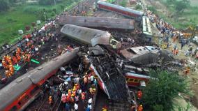 train-was-shaken-by-terrible-collision-passengers-said-body-parts-were-scattered