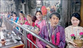 pilgrims-from-japan-who-had-darshan-of-tirthamati-at-rameswaram-ramanathaswamy-temple