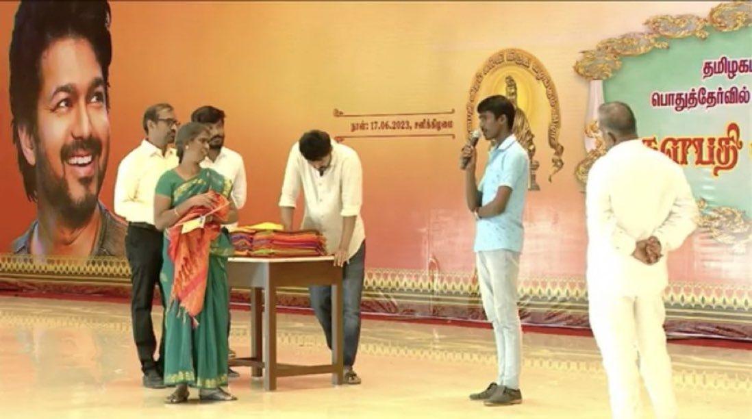 10 மணி நேரத்துக்கும் மேலாக நடிகர் விஜய் நிகழ்வு நீடிப்பு | Vijay Makkal  Iyakkhams Vijay Education Award Ceremony still going on - hindutamil.in