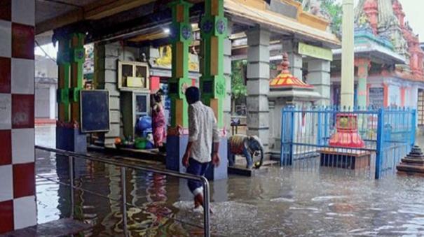 Heavy Rains on Chennai, Suburbs: Traffic Affected Due to Water Logging on Roads