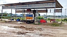 vegetable-market-in-the-morning-at-veppanappalli-bus-stand-liquor-bar-from-noon