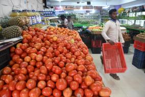 bangaluru-tomato-price-rise-by-rs-100-per-kilo