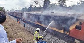 terrible-fire-on-falaknuma-express-train-in-telangana-6-coaches-gutted