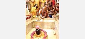 abbot-sri-vijayendra-of-kanchi-kamakodi-peedam-special-worship-at-kaashi-sri-vishwanath-temple