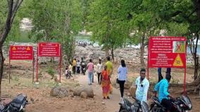 tourists-bathe-in-hogenakkal-cauvery-river-despite-warning