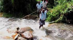 villagers-dangerously-crossing-the-river-in-kodaikanal