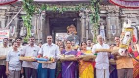 sending-vestments-from-srirangam-temple-to-tirumala