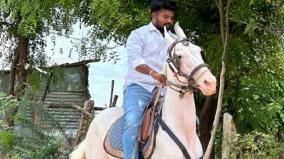 madurai-youth-traveling-on-horse-experience-sharing-as-a-stress-reliever