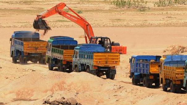 21 tollbooths to be removed immediately: Sand Truck Federation demands