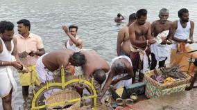 aadi-perukku-washing-the-ritual-objects-of-the-deity-in-water-bodies-with-holy-water