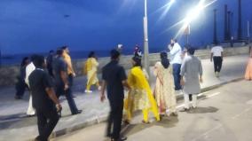 president-took-early-morning-walk-on-puducherry-beach-road-took-photo-with-govt-employees-sanitation-workers