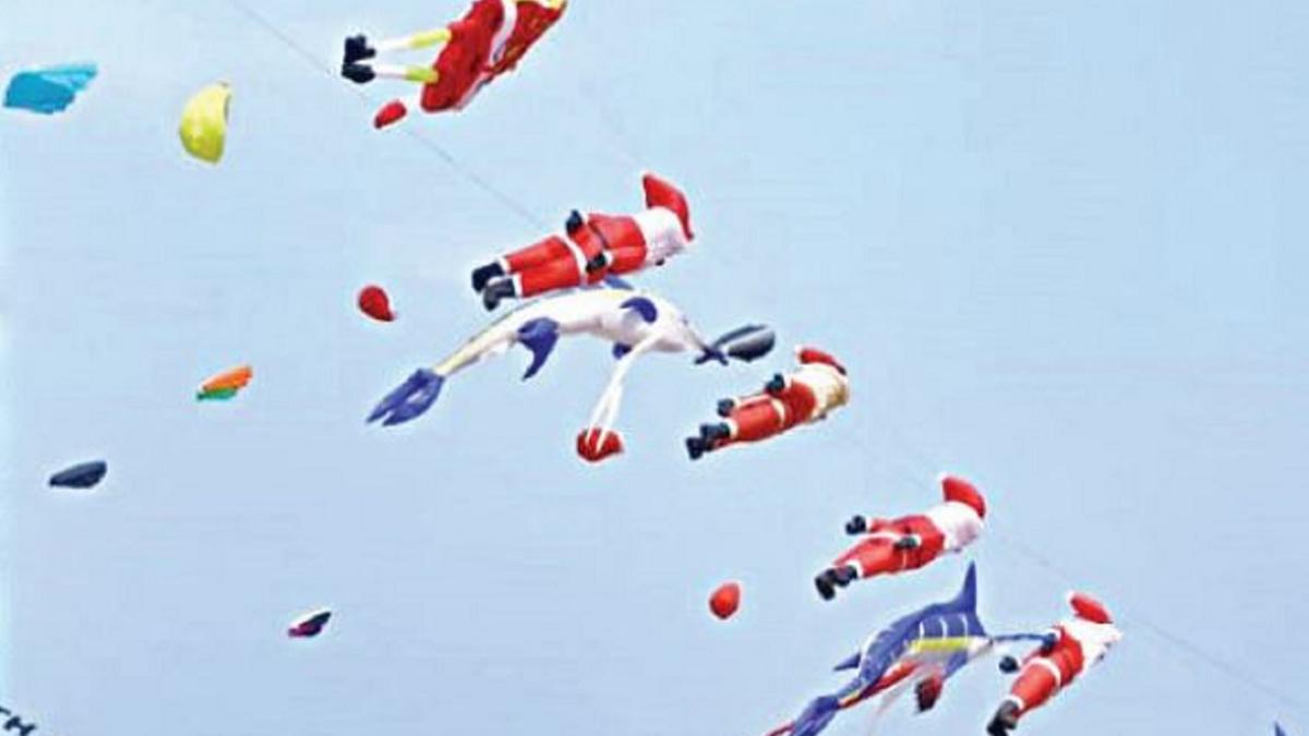 மாமல்லபுரத்தில் 2-வது முறையாக சர்வதேச பட்டம் விடும் திருவிழா தொடக்கம்: 1000+ பேர் பங்கேற்பு | 2nd International Kite Festival begins at Mamallapuram: 1000+ People Participate