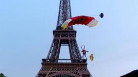 man-arrested-after-parachuting-from-eiffel-tower