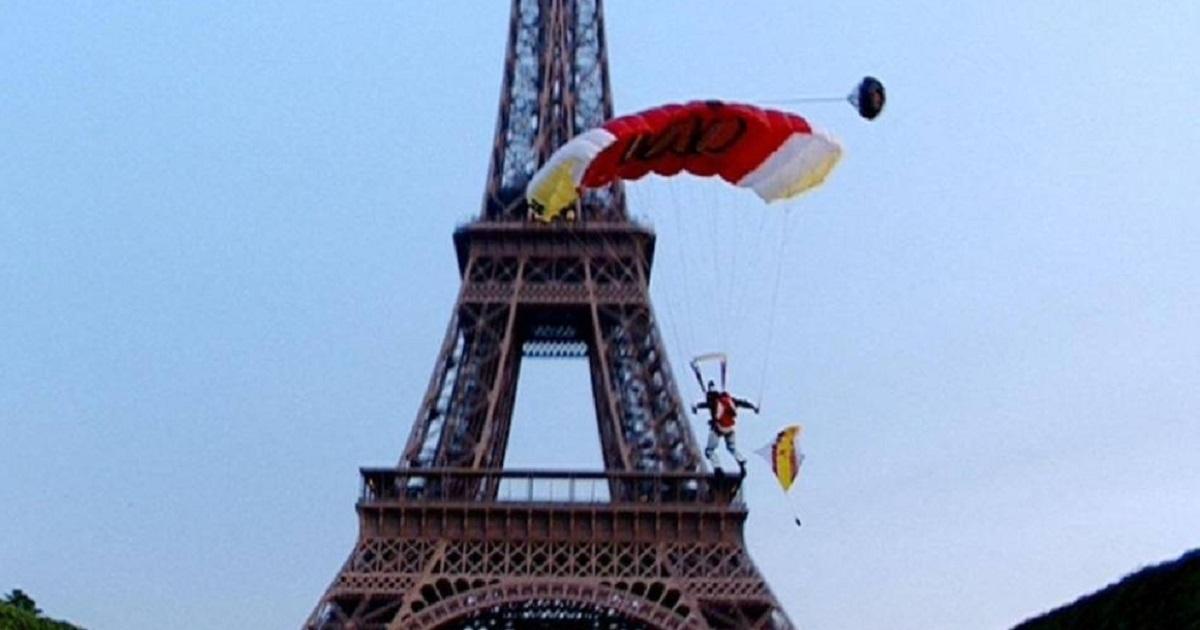 ஈபிள் கோபுரத்தில் இருந்து பாராசூட்டில் குதித்த இளைஞர் கைது | Man arrested after parachuting from Eiffel Tower