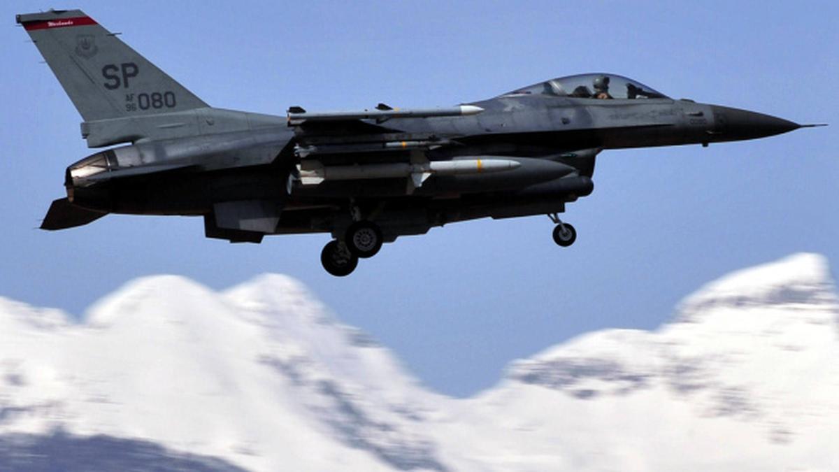உக்ரைனுக்கு உதவிக்கரம்: F-16 போர் விமானங்களை வழங்க டென்மார்க், நெதர்லாந்து முடிவு | Denmark Netherlands decide to supply F-16 fighter jets helping hand to Ukraine