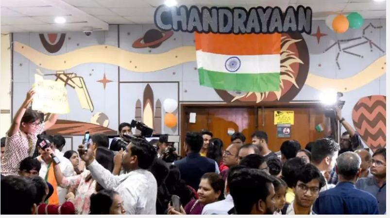 சந்திரயான் திட்டம் வெற்றிபெற அமெரிக்க வாழ் இந்தியர்கள் வழிபாடு | American Indians pray for success of Chandrayaan project