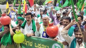 karnataka-farmers-protest-against-opening-of-cauvery-water-supreme-court-hearing