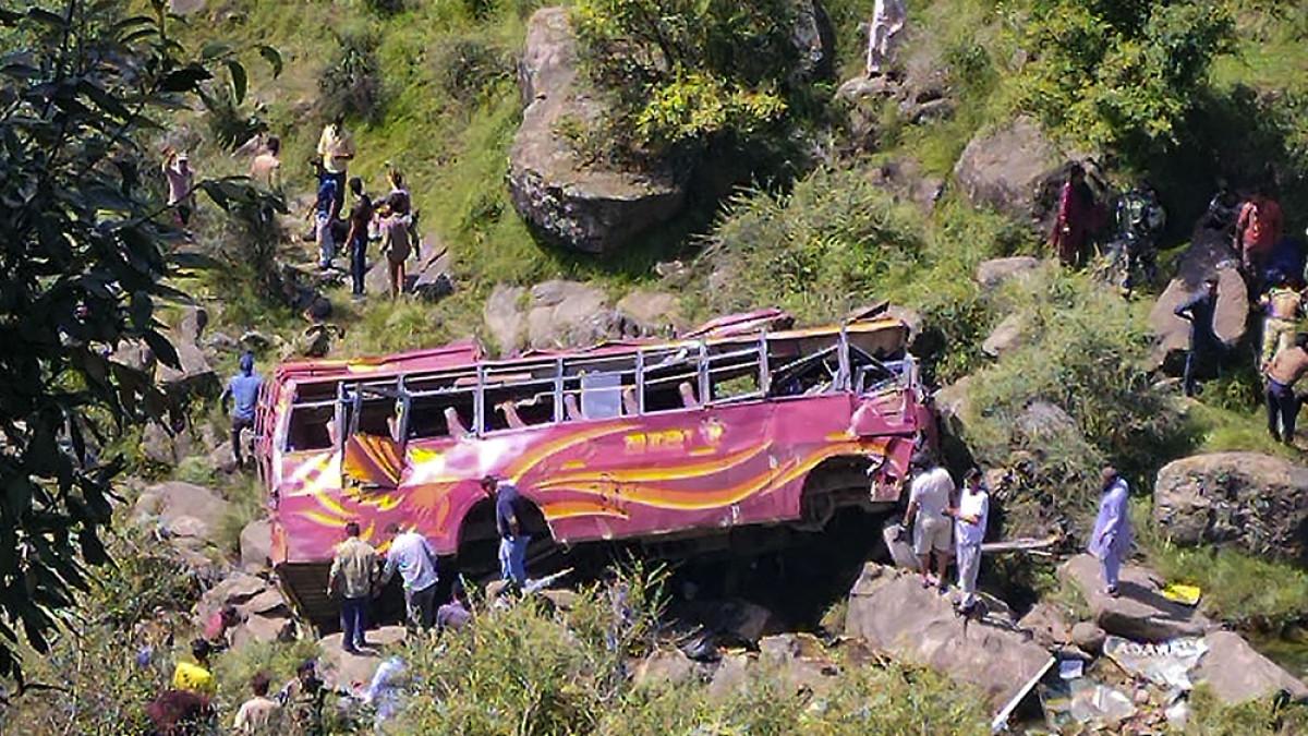 நேபாள பேருந்து விபத்தில் 6 இந்திய யாத்ரீகர்கள் உட்பட 7 பேர் உயிரிழப்பு | 7 people including 6 Indian pilgrims killed in Nepal bus accident