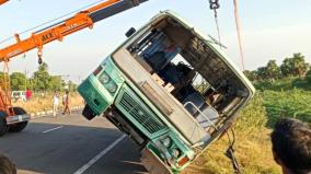 a-truck-collides-with-a-bus-on-the-roadside-2-killed