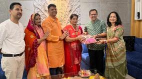 raksha-bandhan-celebrations-on-puducherry-north-indian-areas-brothers-and-sisters-exchanging-love