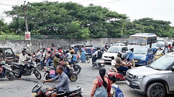 Roads Closed for Metro Rail Work on Medavakkam: Choked by Vehicles Encroaching on Lanes