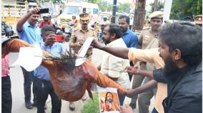 effigy-burning-of-ayodhya-sadhu