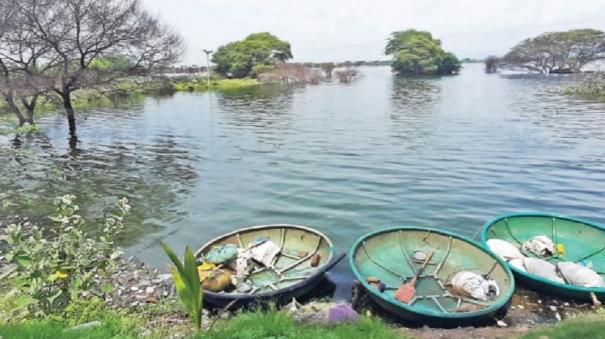 Ramakal Lake stinks with residential waste water and meat waste