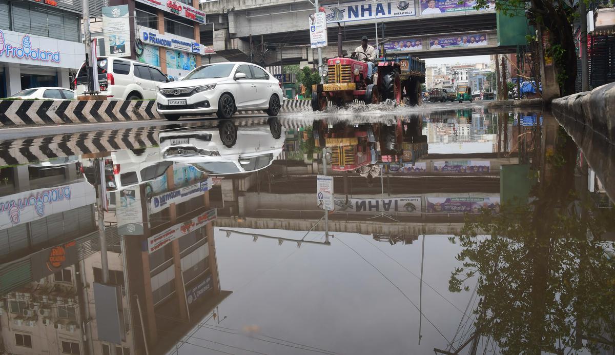 உத்தரப் பிரதேசத்தில் கனமழை: கடந்த 24 மணி நேரத்தில் 19 பேர் பலி – உத்தராகண்ட், ஒடிசாவுக்கு எச்சரிக்கை | Rain continues in Uttar Pradesh, 19 dead in 24 hours; Uttarakhand, Odisha on alert