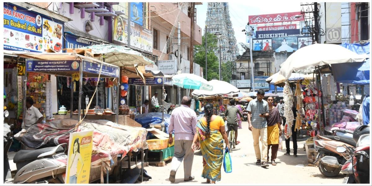 மதுரை மீனாட்சியம்மன் கோயில் வீதிகளில் நடைபாதை ஆக்கிரமிப்புகள் அதிகரிப்பு | Encroachments on Madurai Meenakshi Amman temple streets by the road side vendors