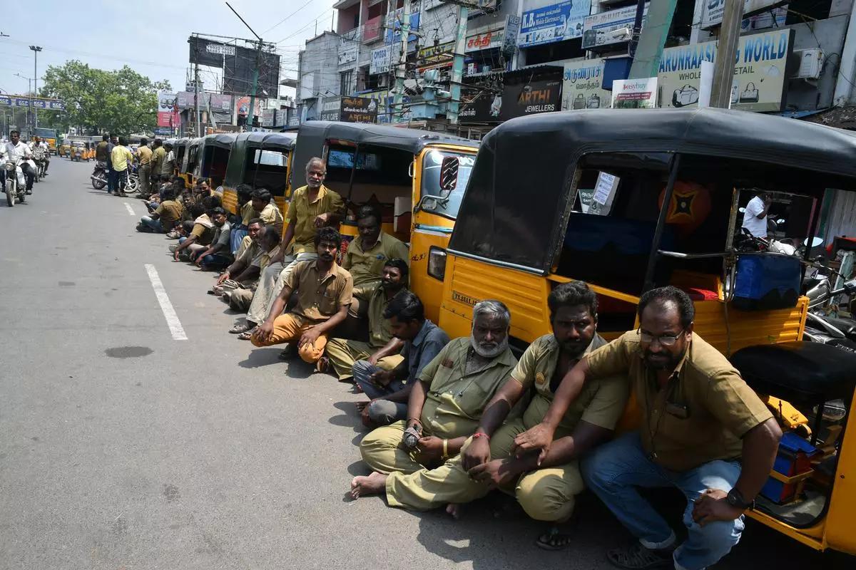 கர்நாடகாவில் மகளிர் இலவச பேருந்து பயண‌ திட்ட எதிர்ப்பு போராட்டத்துக்கு போதிய ஆதரவில்லை! | Transport unions Bengaluru Bandh not succeed in karnataka