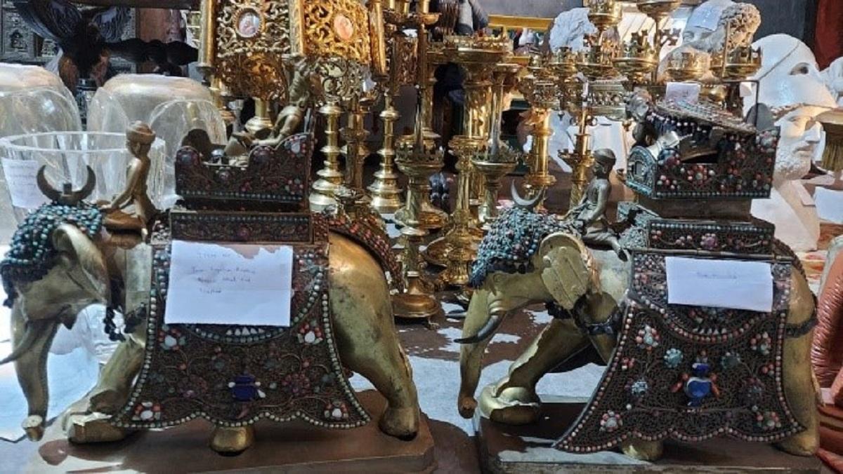 ஐக்கிய அரபு அமீரக கன்டெய்னரில் இருந்த ரூ.26.8 கோடி மதிப்புள்ள ஓவியங்கள், பழங்காலப் பொருட்கள் பறிமுதல் | Paintings antiques worth Rs 26.8 crore seized from UAE container