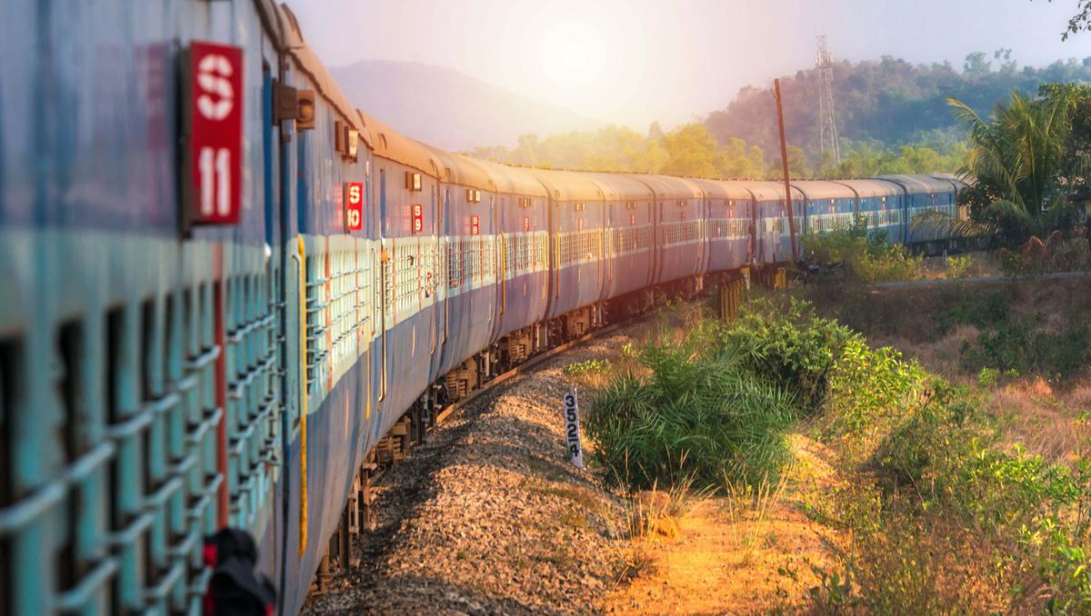 மதுரை | பயணிகள் ரயில் தடம்புரண்டது: யாருக்கும் காயம் இல்லை | Madurai Passenger train derailed from track no injury