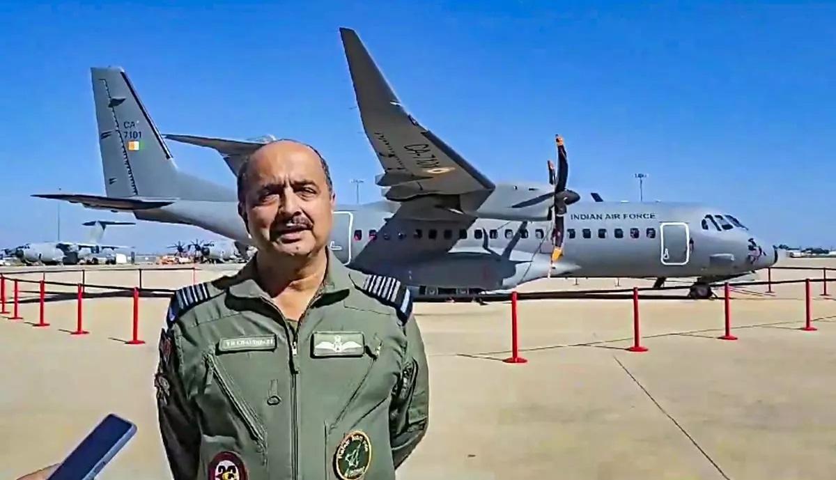விமானப்படைக்காக ஏர்பஸ் நிறுவனம் தயாரித்த முதலாவது சி-295 ரக விமானம் இந்தியாவிடம் ஒப்படைப்பு | first C 295 produced by Airbus for Indian Air Force was handed over to India