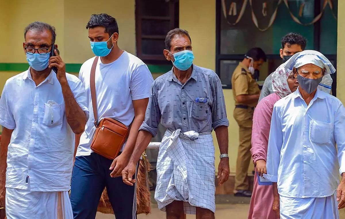 வங்கதேச வகை நிபா வைரஸ் கேரளாவில் பரவல்: உயிரிழப்பு விகிதம் அதிகம் என நிபுணர்கள் எச்சரிக்கை | Bangladesh type Nipah virus spread in Kerala Experts warn of high death rate