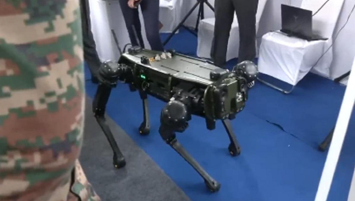 ஜம்முவில் ராணுவ கண்காட்சியில் வியக்க வைத்த விலங்கு போன்று 4 கால்களுடன் ரோபோ | robot with 4 legs like an animal that wowed at a military exhibition in Jammu