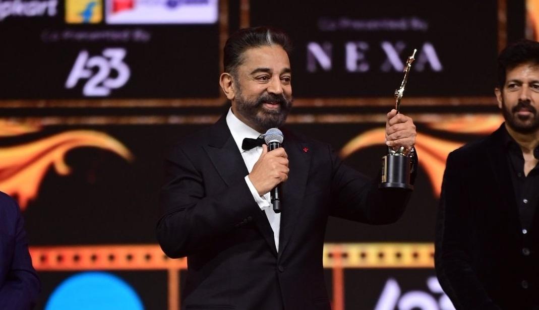 “என்னுடைய ரசிகர் லோகேஷ், நண்பர் ரஜினியை இயக்குவது பெருமை” – கமல்ஹாசன் | Kamal Haasan Wins the Best Playback Singer and Best Actor Tamil for Vikram at SIIMAAwards 2023